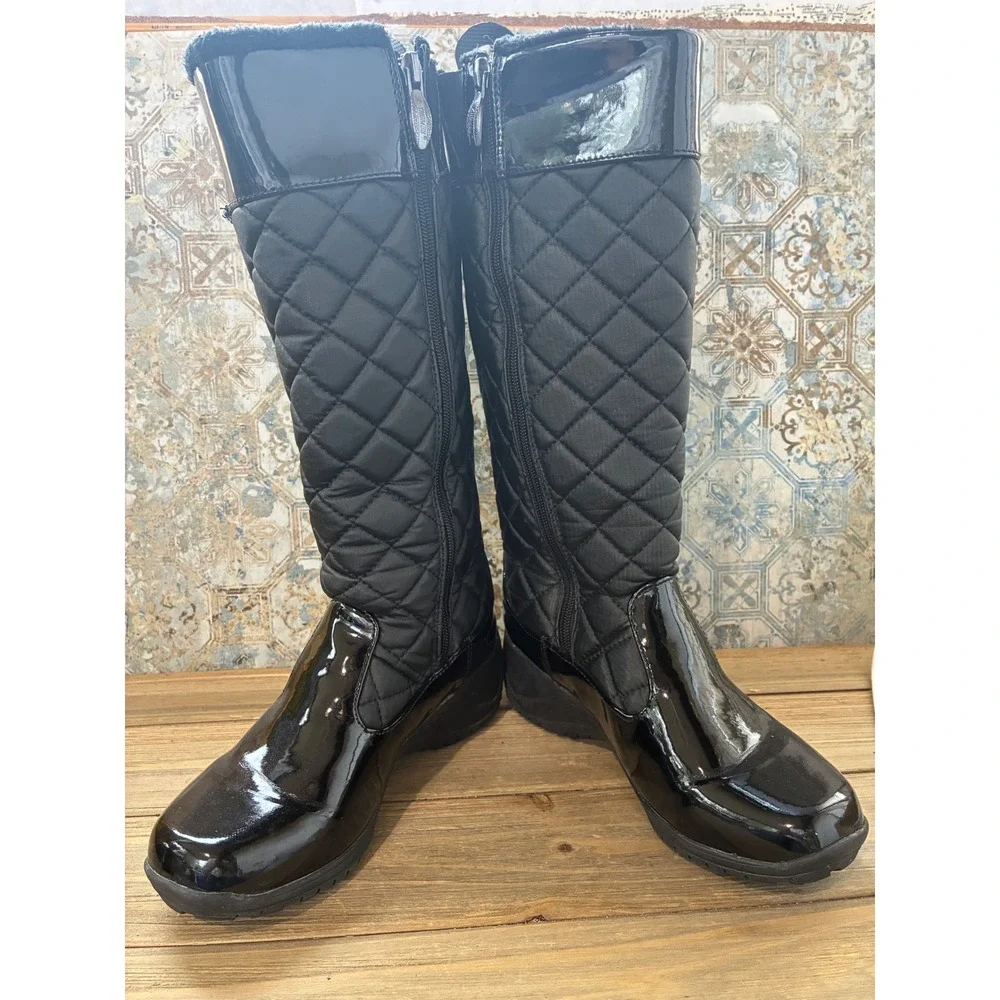 Khombu Merritt Black Quilted Patent Faux Fur Tall Winter Boots Women Size 6M
